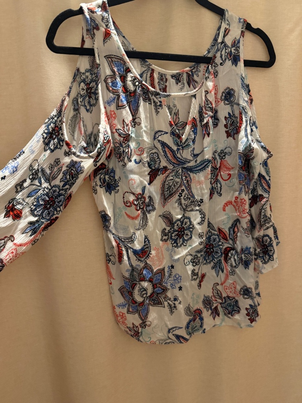 Gypsies & Moondust White Cold-Shoulder Blouse with Blue & Red Floral Print